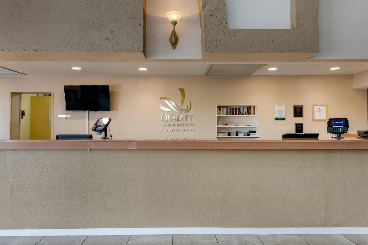 Quality Inn & Suites Conference Center New Port Richey Extérieur photo